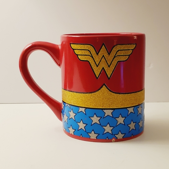DC Comics Wonder Woman Ceramic Mug with Glitter Raised Costume Design - Picture 3 of 6